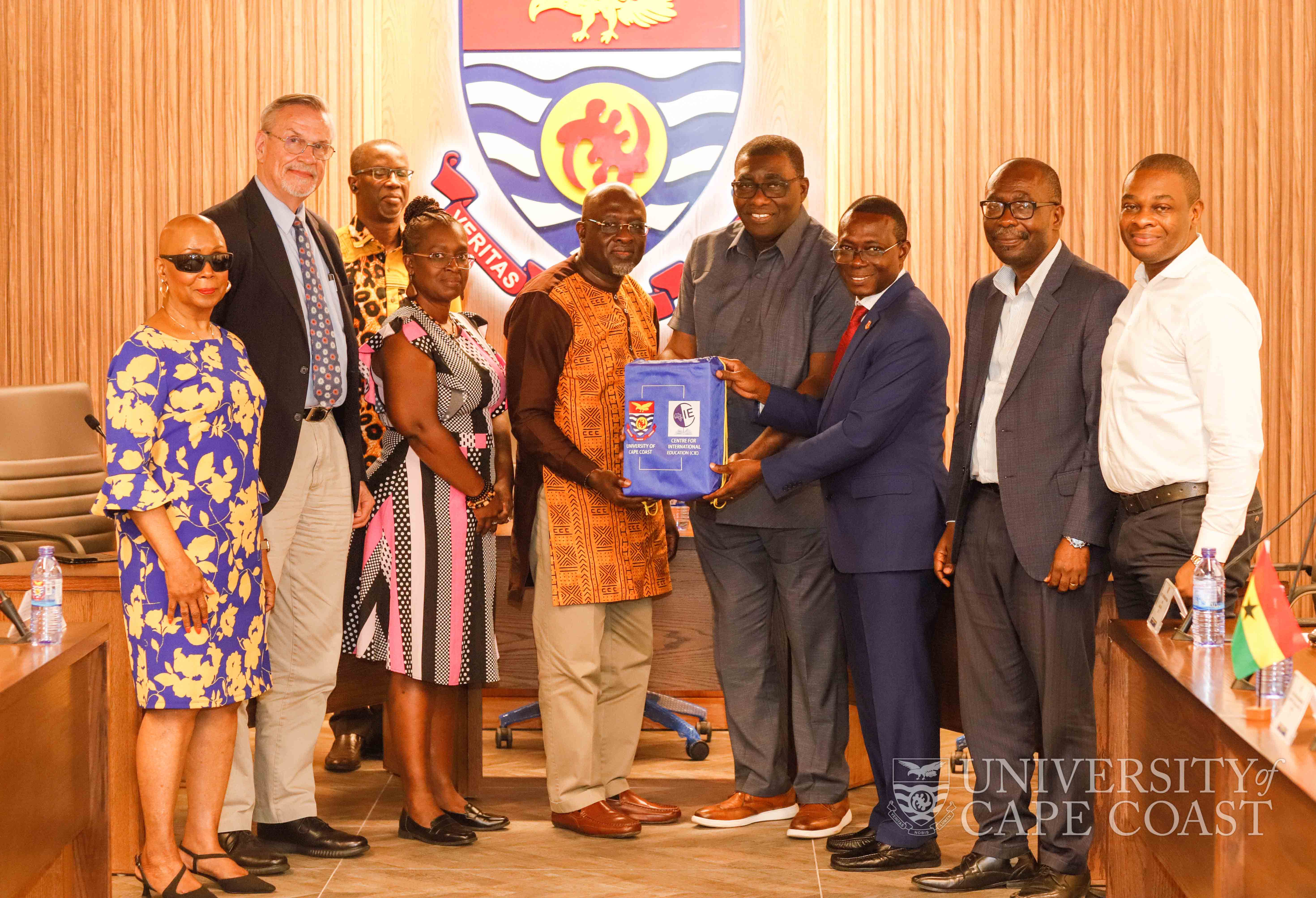 The delegation from MSM presenting a gift to the Vice-Chancellor The delegation from MSM presenting a gift to the Vice-Chancellor