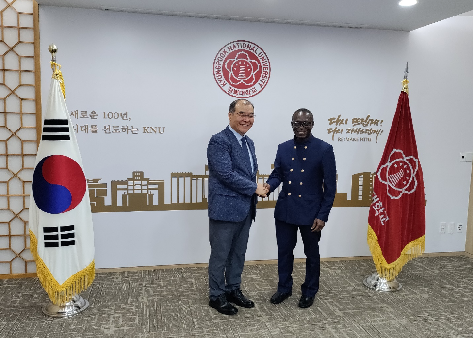 Vice Chancellor of UCC, Prof Johnson Nyarko Boampong with the President of KNU, Won-hwa-Hong, PhD.