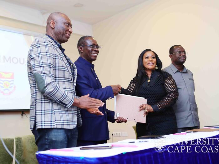 The Vice-Chancellor and CEO of AAC exchanging the signed MoU The Vice-Chancellor and CEO of AAC exchanging the signed MoU