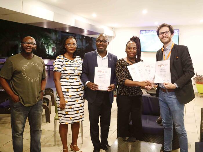 Presentation of  the international accreditation certificate to ACECoR