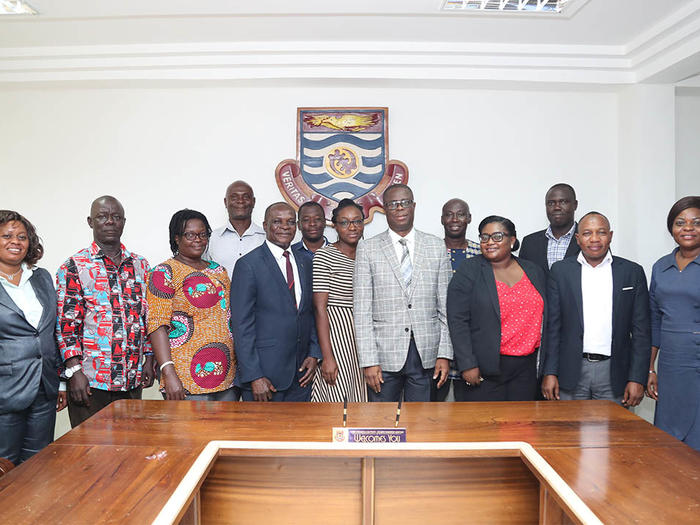 Members of the committee with the Vice-Chancellor Members of the committee with the Vice-Chancellor